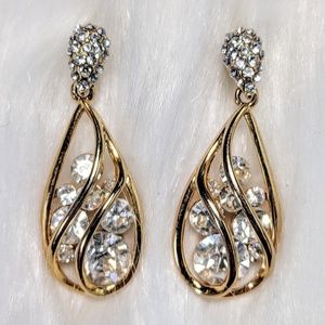 Vintage Jewelry - Pavé Sculpted Teardrop Earrings Vintage Jewelry - Pavé Sculpted Teardrop Earrings